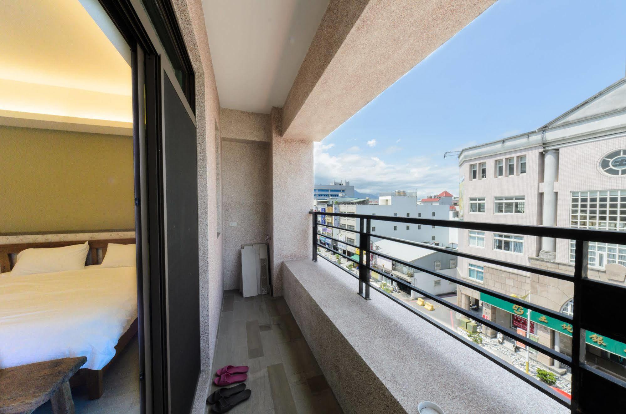 Jhongshan Building Bed&Breakfast Hualien Exterior foto